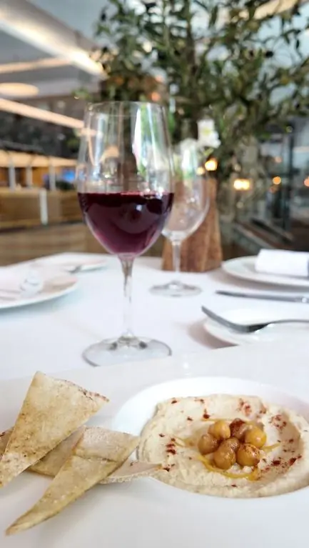 Hummus de garbanzo con pan pita